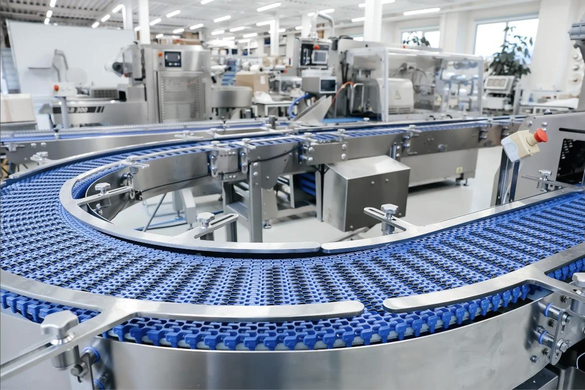 Retail-ready packaging line at the NE10 Beverages facility